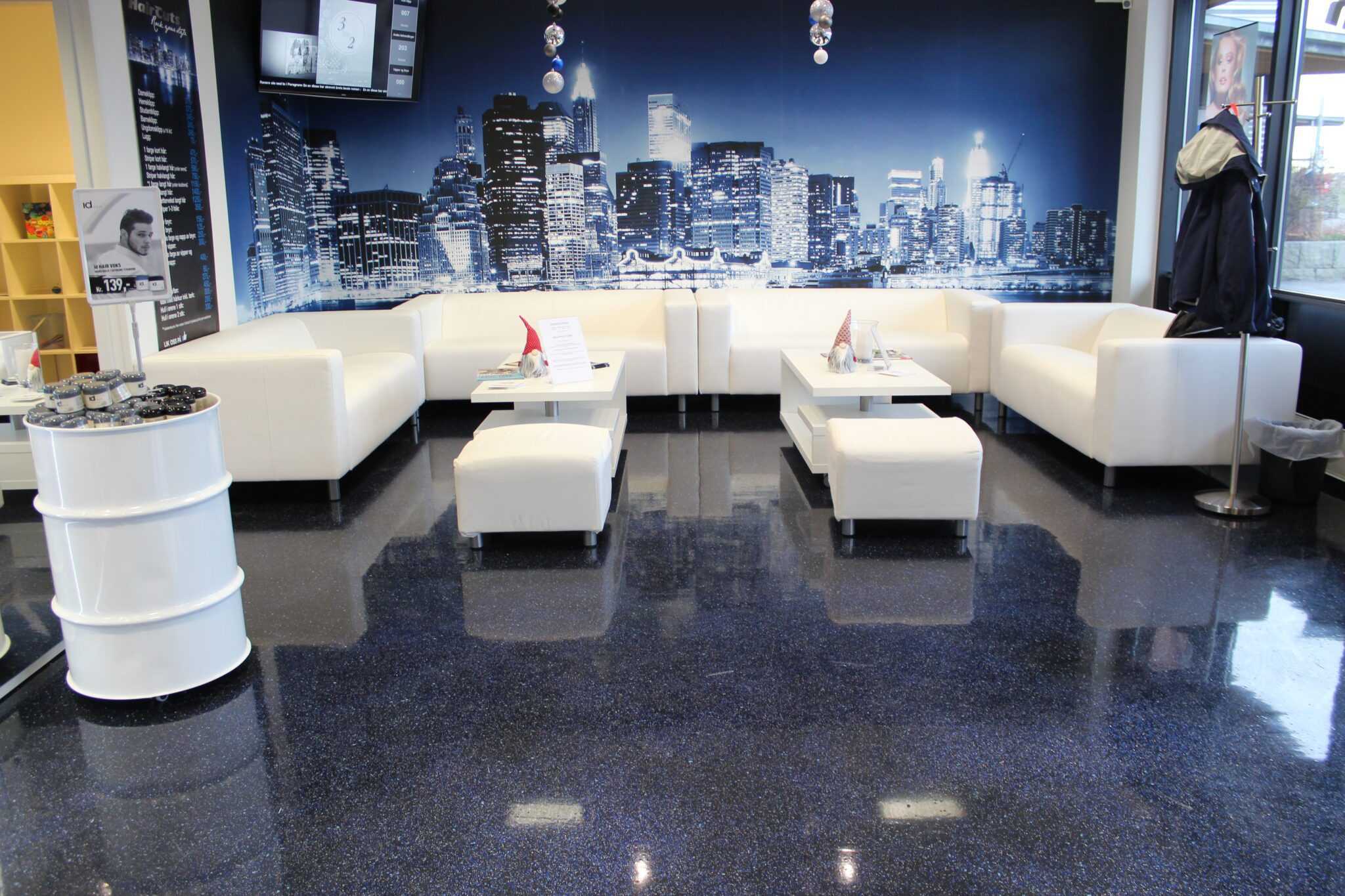 frisørsalong med epoxy og flakes på gulv